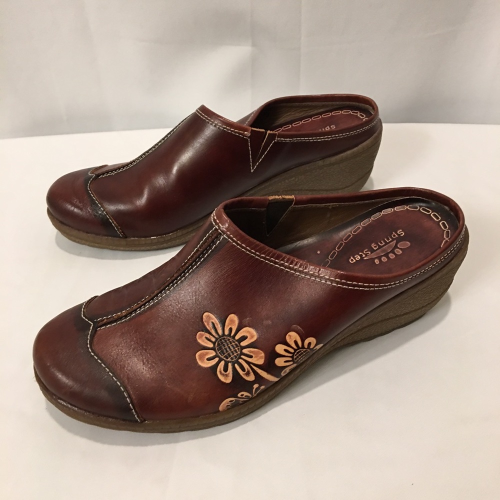Spring Step Red Leather Clogs - Picture 3 of 9